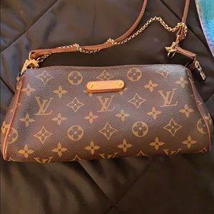 Cross body Louis Vuitton bag